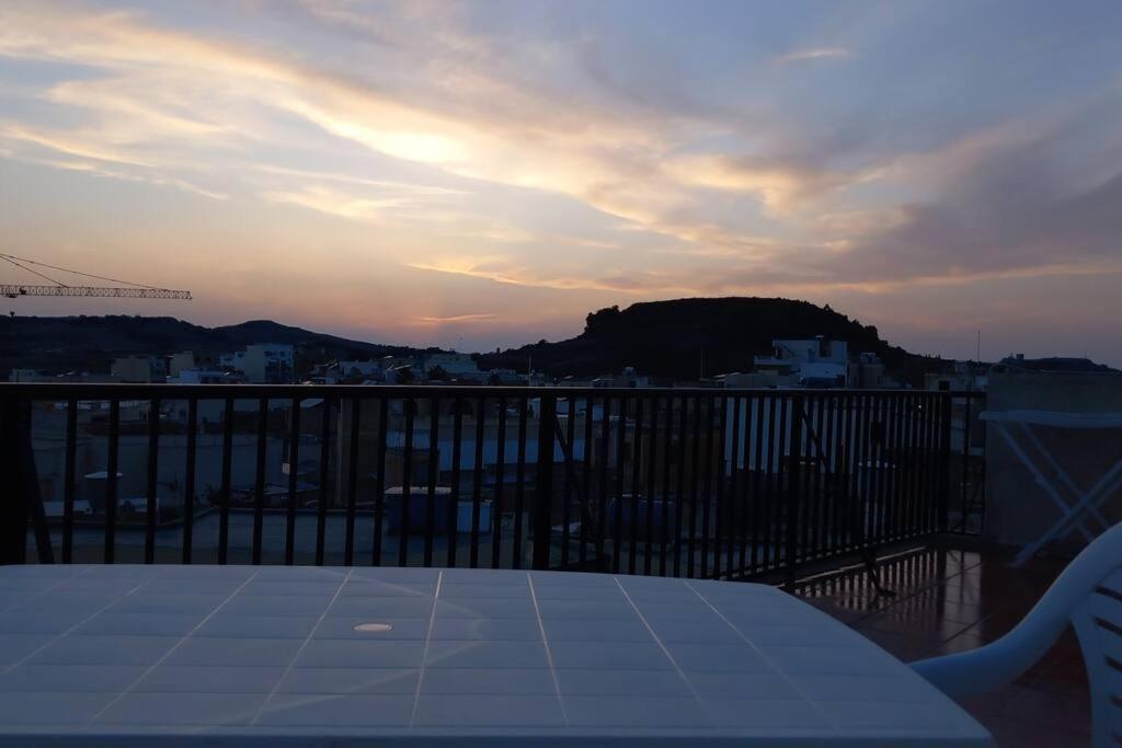 Sunset Suite Victoria Esterno foto